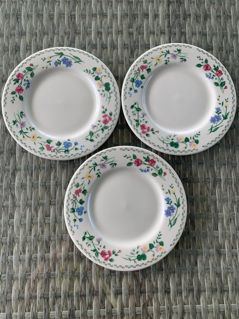 3 Farberware English Garden (Pattern 225) stoneware salad or dessert plate EUC